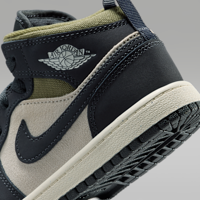 Jordan 1 Mid SE Younger Kids' Shoes