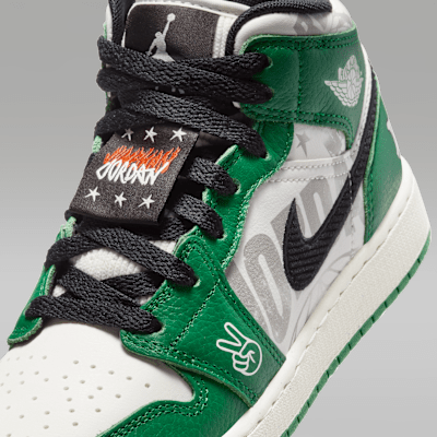 Air Jordan 1 Mid SE Older Kids' Shoes