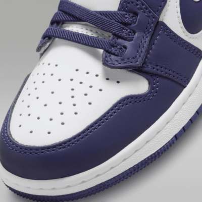 Air Jordan 1 Low FlyEase Older Kids' Shoes