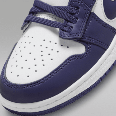 Air Jordan 1 Low FlyEase Older Kids' Shoes. Nike SG