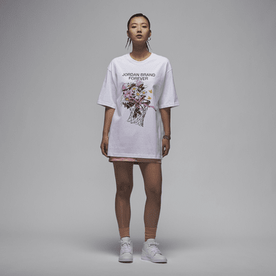 Jordan Women's Oversized Graphic T-Shirt