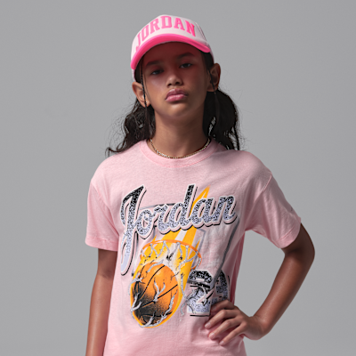 Playera con tipografía She's On Fire para niños talla grande Jordan