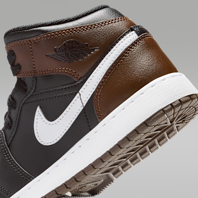 Air Jordan 1 Mid Older Kids' Shoes