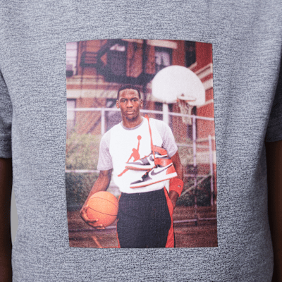 Playera MJ Photo Jordan para niño talla pequeña