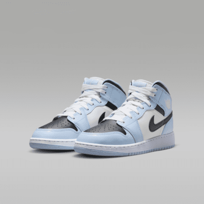 Air Jordan 1 Mid Older Kids' Shoe
