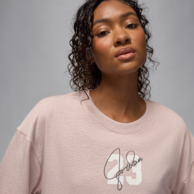 Jordan Essentials Playera con gráfico de manga corta para mujer