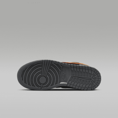 Air Jordan 1 Low SE Older Kids' Shoes