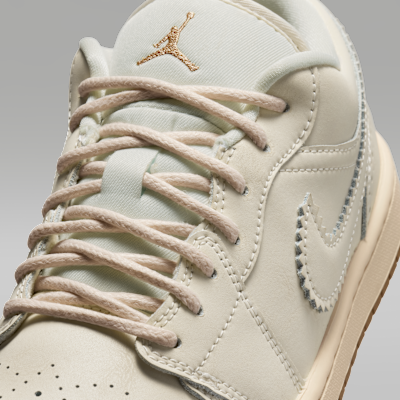 Jordan Air Jordan 1 Low SE Kadın Ayakkabısı görsel 7