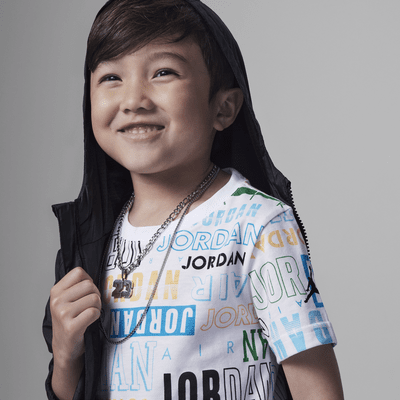Playera para niños talla pequeña Jordan Fan Love Allover Print Tee