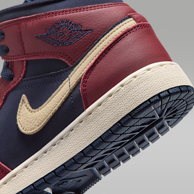 Air Jordan 1 Mid SE Older Kids' Shoes