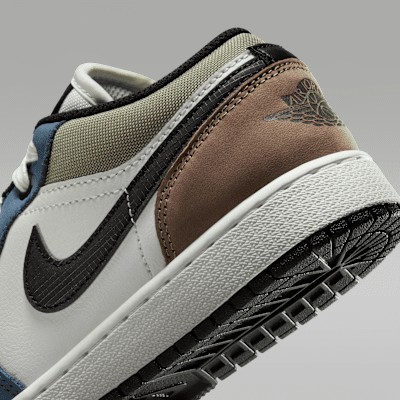 Air Jordan 1 Low Older Kids' Shoes