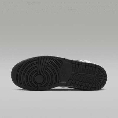 Air Jordan 1 Mid Men's Shoes. Nike IE