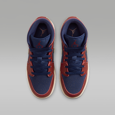 Air Jordan 1 Mid SE Older Kids' Shoes
