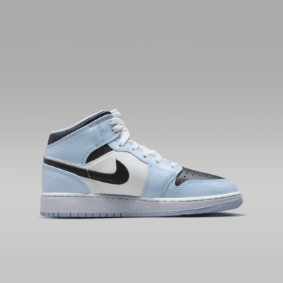 Air Jordan 1 Mid Older Kids' Shoe