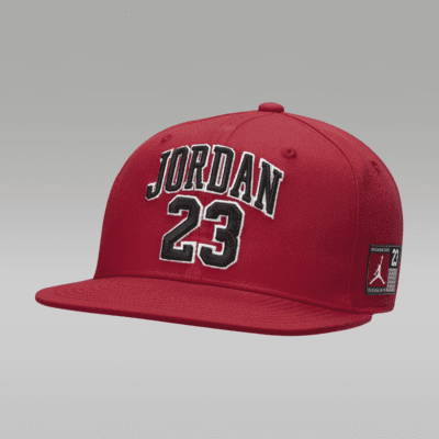 Gorra para niños talla grande Jordan Jersey Flat Brim Cap.