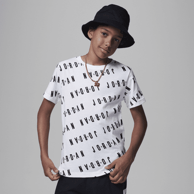 Jordan Essentials Printed Tee Big Kids' (Boys) T-Shirt. Nike JP