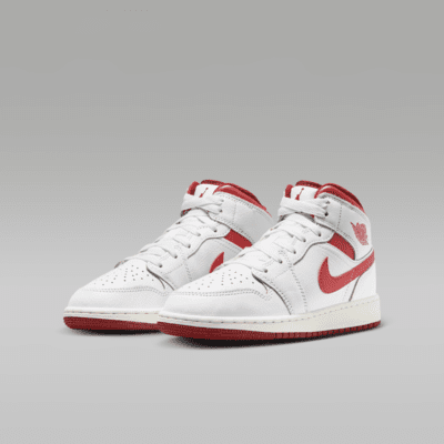 Air Jordan 1 Mid SE Older Kids' Shoes. Nike IL