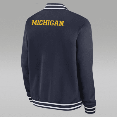 Chamarra bomber universitaria Jordan de cierre completo para hombre Michigan Wolverines Sideline