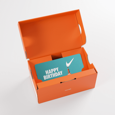 La tarjeta de regalo Nike se envía por correo en una minicaja de tenis Nike