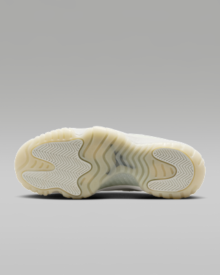 Air Jordan 11 Retro "Pearl"