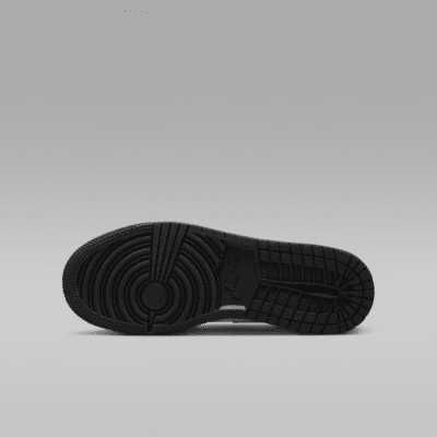 Air Jordan 1 Low Older Kids' Shoes. Nike SG