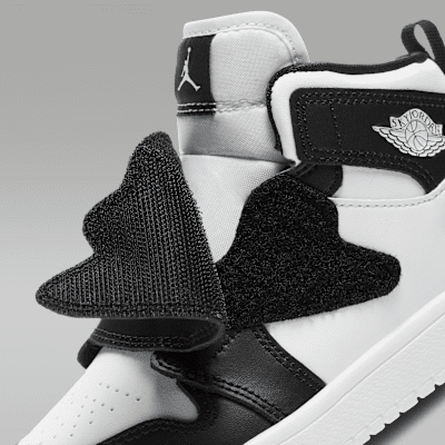 Sky Jordan 1 Younger Kids' Shoe