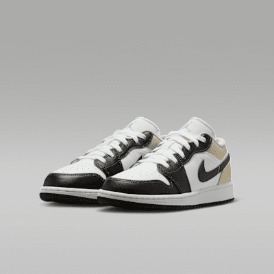 Air Jordan 1 Low Older Kids' Shoes