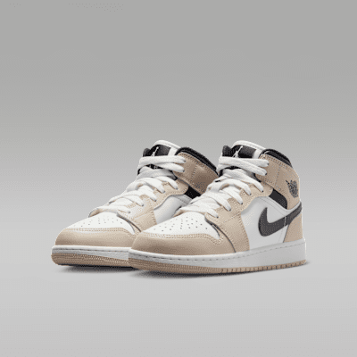 Air Jordan 1 Mid Older Kids' Shoes