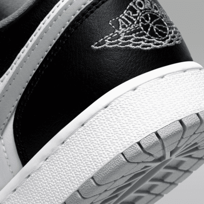 Air Jordan 1 Low Older Kids' Shoes