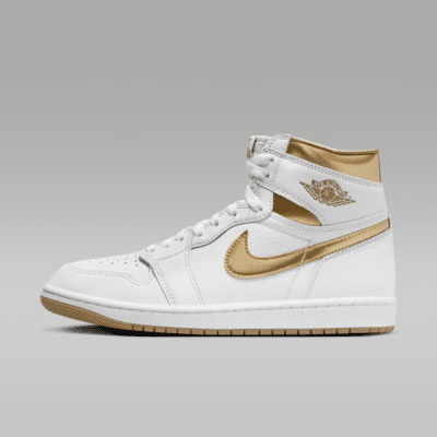 Nike white and discount gold basketball shoes
