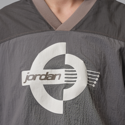 Sudadera sin cierre Jordan Brooklyn de manga larga de tejido Woven con gráfico para mujer