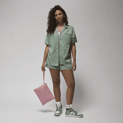 Jordan Monogram Pouch (0.69L)