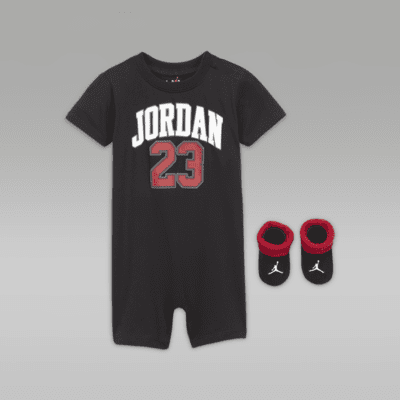 Conjunto de macacão e carapins Jordan para bebé