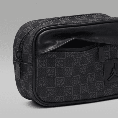 Jordan 23 Monogram Bolsa para cámara (1.5 L)