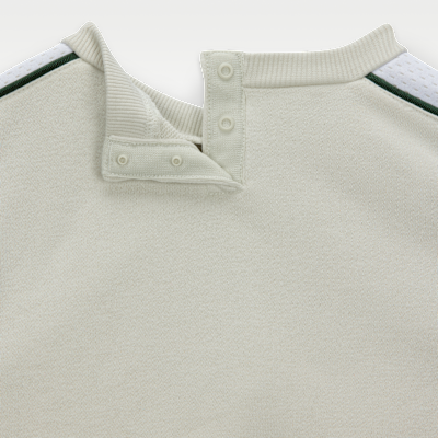 Enterito para bebé Nike Sportswear (12 a 24 meses) P.E. Conjunto de sudadera de cuello redondo y pantalones de French Terry para bebé