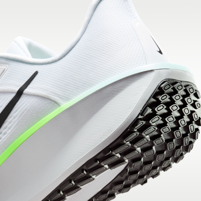 Tenis de correr en pavimento para hombre Nike Quest 6