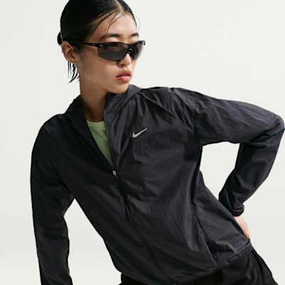 Куртка беговая женская Nike Tempo UV Protection Lightweight