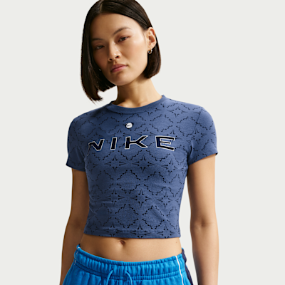 Nike Sportswear Chill Knit เสื้อยืดเอวลอยเข้ารูปผู้หญิง