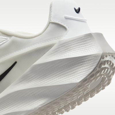 Nike Aura Edge Kadın Ayakkabısı