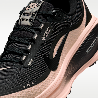 Nike Vomero 18 GORE-TEX Yansıtıcı Tasarımlı Vurgulara Sahip Su Geçirmez Kadın Yol Koşu Ayakkabısı