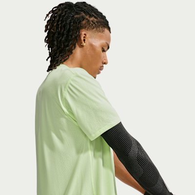 Nike Dri-FIT Erkek Koşu Üstü görsel 2