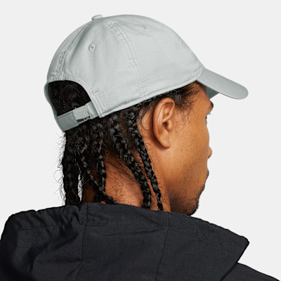 Nike Dri-FIT Club Unstructured Metal Swoosh Cap