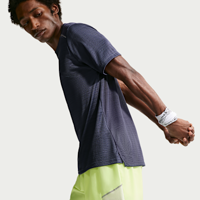Nike Miler Dri-FIT 2'si 1 Arada 13 cm Erkek Koşu Şortu görsel 4