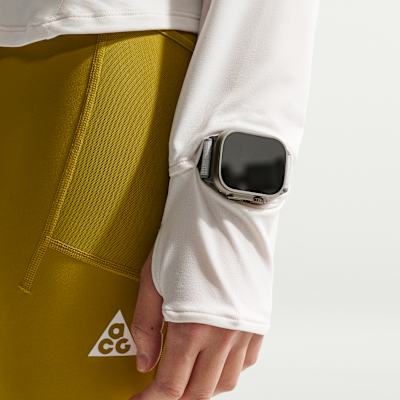 Playera de trail running resistente a los rayos UV con gorro de capa intermedia para mujer Nike ACG