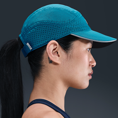 หมวกแก๊ปสะท้อนแสงแบบไร้โครง Nike Fly Dri-FIT ADV