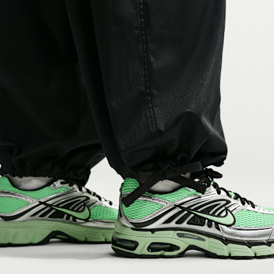 Nike Sportswear Bol Kesimli Düşük Belli Kadın İşlevsel Eşofman Altı görsel 6