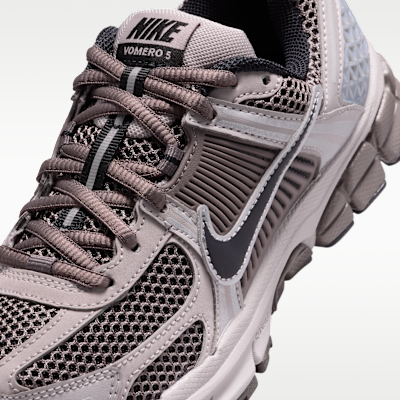 Nike Vomero 5 大童反光裝飾鞋款