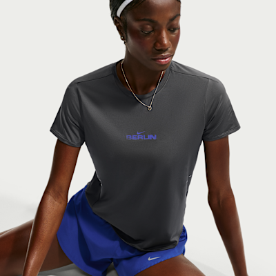 Nike Swift Dri-FIT Kısa Kollu Kadın Koşu Üstü