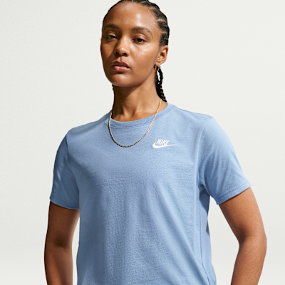 Nike Sportswear Club Essentials Kadın Tişörtü