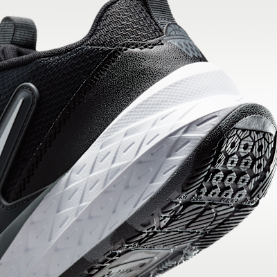 Nike Team Hustle D 12 Tenis de básquetbol para niños grandes